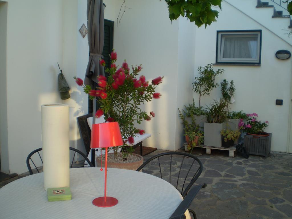 Il Giardino Di Emilio Bed and Breakfast Marrùbiu Rum bild